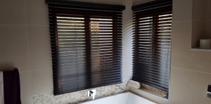 Plaswood blinds wood look in kitchen – Eden Blinds Pretoria